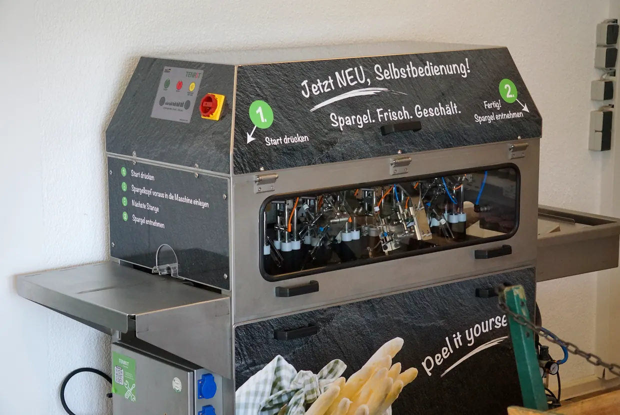 Spargelschälmaschine zur Selbstbedienung im Hofladen