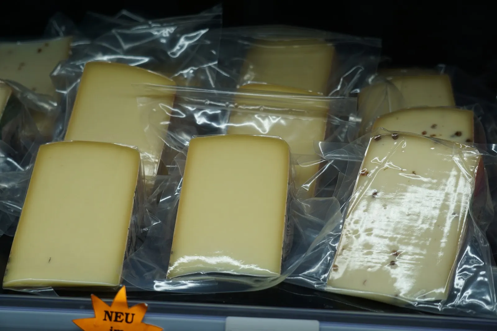 Käse am Stück, vakuumverpackt